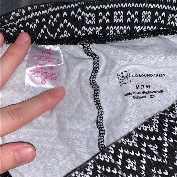 No Boundaries Designed Leggings - Picture 2 of 2